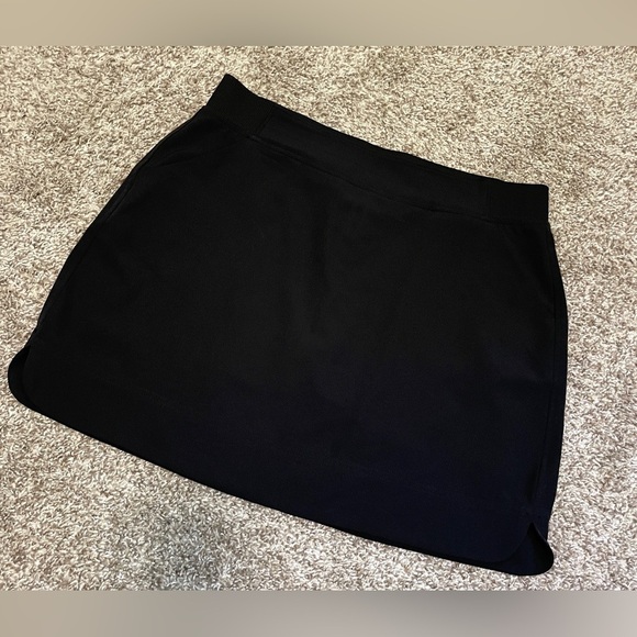 32 Degrees Cool | Women’s Stretch Woven Skort - Picture 5 of 7